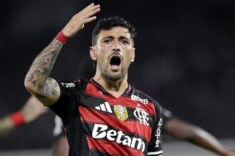 Torcedores de Palmeiras e Flamengo iniciam confrontos em Lima antes da final da Libertadores