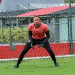 Botafogo-SP abre negociações para manter goleiro Victor Souza até 2026