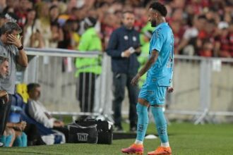 Neymar faz exame por possível lesão no joelho esquerdo e pode desfalcar o Santos