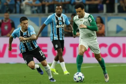 Palmeiras tropeça, Flamengo empata nos acréscimos e amplia vantagem rumo ao título