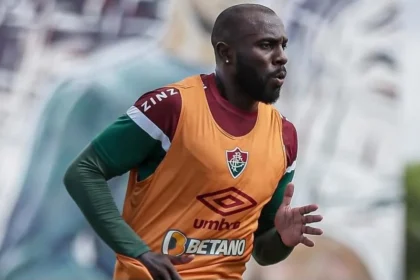 Contrato de Manoel acaba em dezembro e zagueiro pode sair do Fluminense