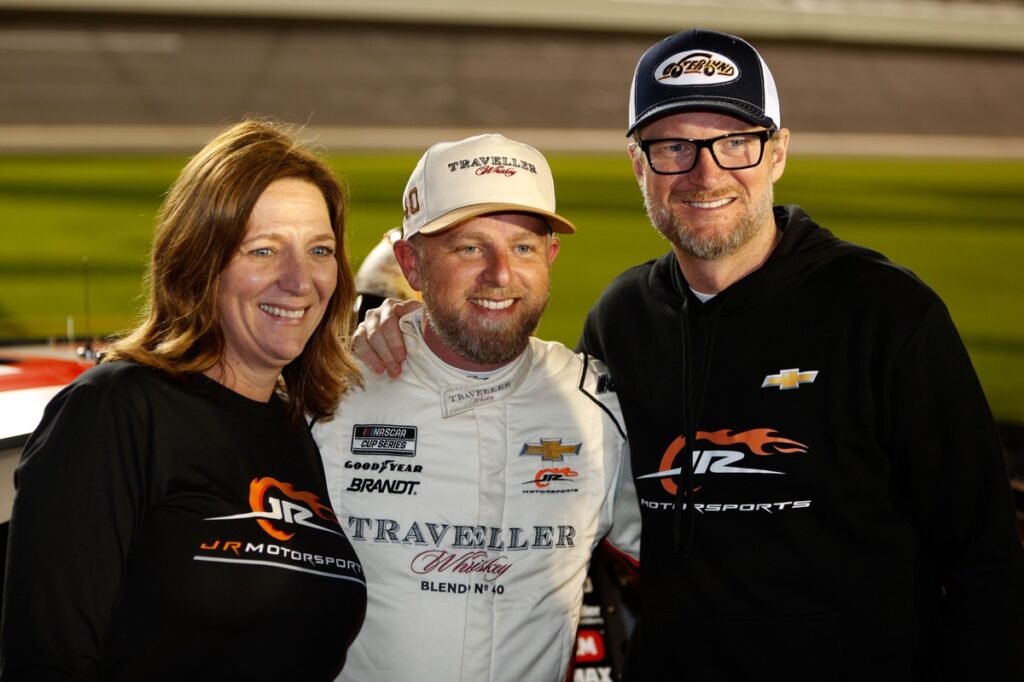 Filha de Dale Earnhardt discute expansão internacional da NASCAR e possível estreia da JR Motorsports na Cup Series durante visita ao Brasil