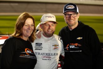 Filha de Dale Earnhardt discute expansão internacional da NASCAR e possível estreia da JR Motorsports na Cup Series durante visita ao Brasil