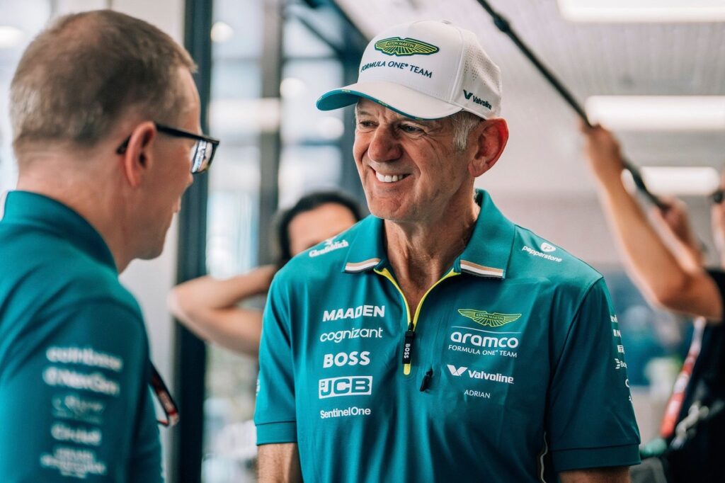 Aston Martin confirma Adrian Newey como chefe de equipe a partir de 2026