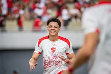 Ponte Preta acerta bases para contratar zagueiro Walisson Maia em 2026