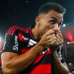 Danilo pode se tornar único bicampeão de Champions e Libertadores se Flamengo vencer o Palmeiras