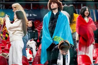 Copenhague presta tributo a dez torcedores do Kairat que encararam 5 mil km para ver jogo da Champions