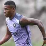 Lesão na coxa afasta Danilo do Botafogo contra o Corinthians