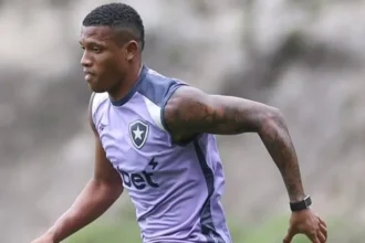 Lesão na coxa afasta Danilo do Botafogo contra o Corinthians