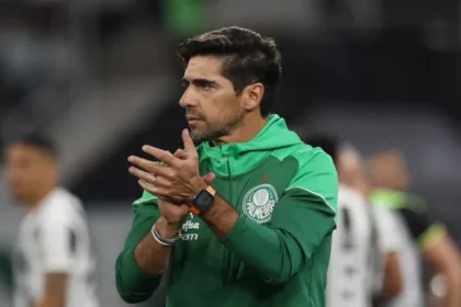 Abel Ferreira confirma que seguirá no Palmeiras e acerta renovação até 2027