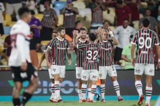 Fluminense visita Grêmio em busca de vaga direta na Libertadores; gaúchos ainda sonham com G-8