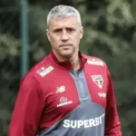 Após goleada, Crespo defende reformulação e coloca cargo à disposição no São Paulo