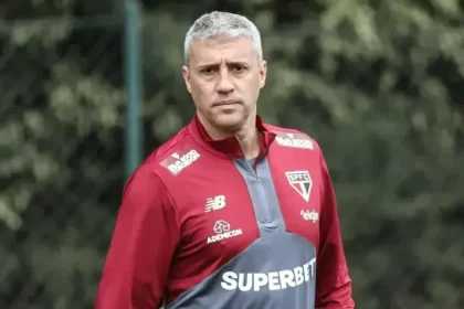 Após goleada, Crespo defende reformulação e coloca cargo à disposição no São Paulo