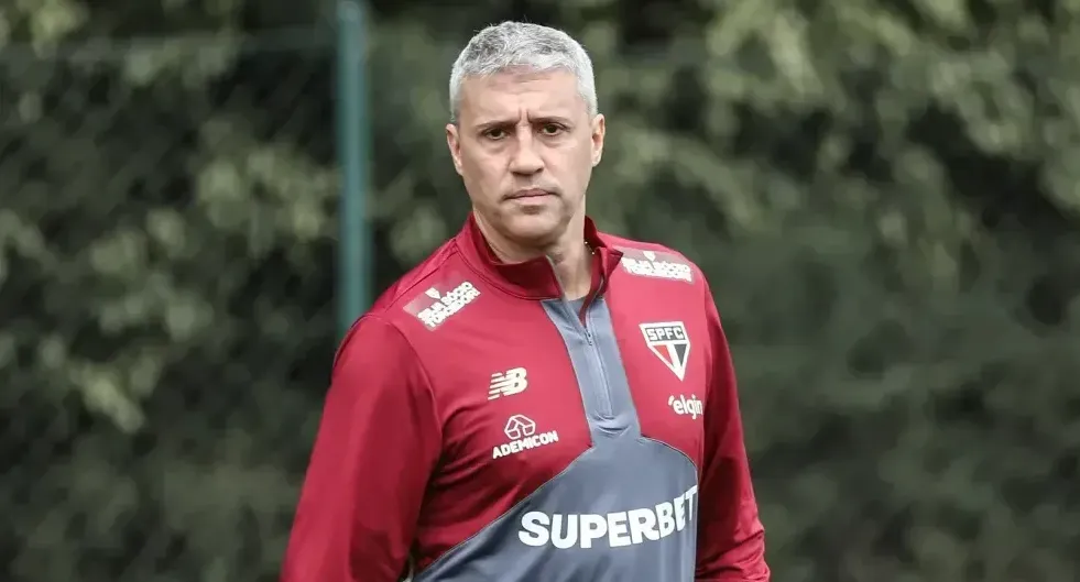 Após goleada, Crespo defende reformulação e coloca cargo à disposição no São Paulo