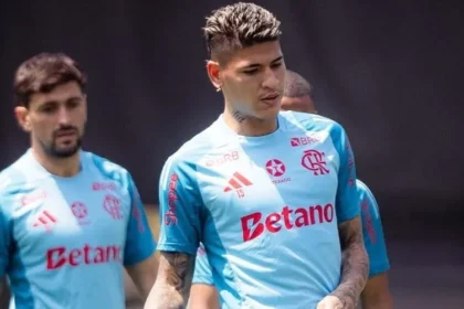 Flamengo cerca treino com lonas pretas na véspera da final da Libertadores