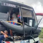 Ônibus com 45 torcedores do Fortaleza colide com caminhão na volta de Bragança Paulista