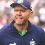 Mozart deixa Coritiba dias após garantir que ficaria até 2026