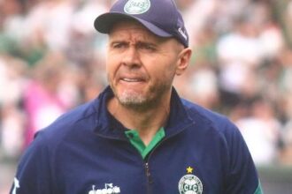 Mozart deixa Coritiba dias após garantir que ficaria até 2026