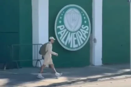 Palmeiras desembarca em silêncio e encontra CT vazio após vice na Libertadores
