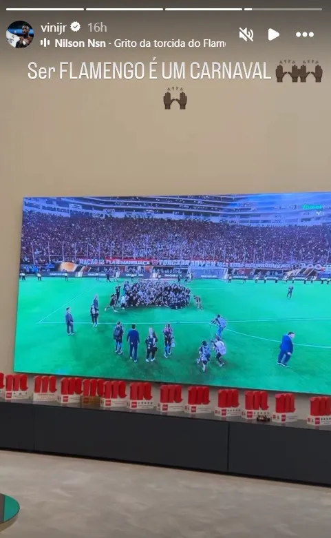 Vinicius Júnior comemora tetracampeonato do Flamengo na Libertadores