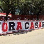 Torcedores fazem ato em frente ao portão 7 do São Paulo e pedem saída de Julio Casares