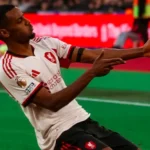 Isak desencanta, Paquetá é expulso e Liverpool encerra série negativa em Londres