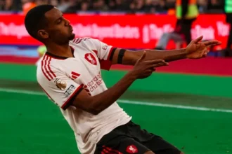 Isak desencanta, Paquetá é expulso e Liverpool encerra série negativa em Londres