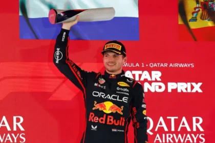 Verstappen elogia estratégia da Red Bull e mantém sonho de título após vitória no Catar
