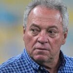 Abel Braga critica uso de camisa rosa no Inter, é acusado de homofobia e depois se desculpa