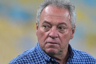 Abel Braga critica uso de camisa rosa no Inter, é acusado de homofobia e depois se desculpa