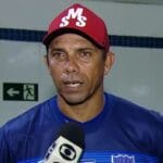 Após garantir calendário nacional, América de Propriá renova com técnico Carlinhos para 2026
