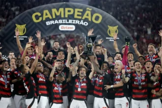 Flamengo derrota Ceará e coroa ano mágico com título Brasileiro