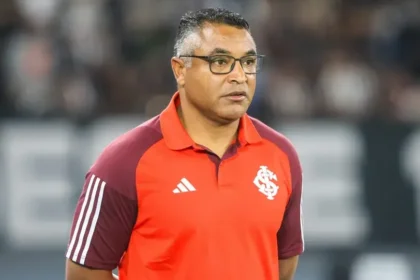 Impasse financeiro trava negociação entre Coritiba e Roger Machado