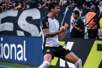 Gustavo Henrique marca no fim, evita derrota e chega a seis gols pelo Corinthians