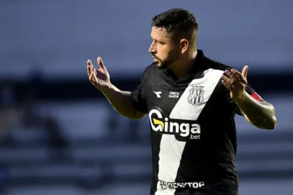 Ponte Preta corre para selar novo acordo com Elvis após término de contrato