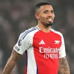 Gabriel Jesus volta a ser relacionado pelo Arsenal após 322 dias fora por lesão no joelho