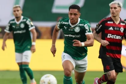Vitor Roque lamenta vice na Libertadores e diz que seguirá em busca do título