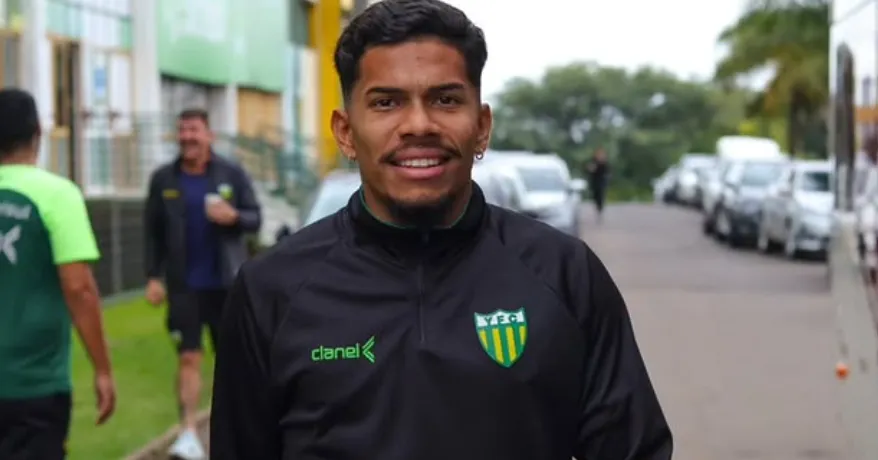 Guarani acerta chegada de Rian, lateral-direito ex-Ypiranga, até 2026