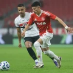 São Paulo e Internacional duelam na Vila Belmiro por objetivos opostos no Brasileirão