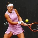 Carol Meligeni cai na estreia em Quito após batalha de mais de 3 horas