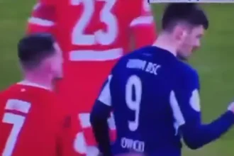 Jogador do Hertha Berlin toma bilhete tático de adversário em vitória por 6 a 1 na Copa da Alemanha