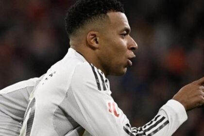 Mbappé faz dois, Real Madrid supera Athletic Bilbao e mantém perseguição ao Barcelona