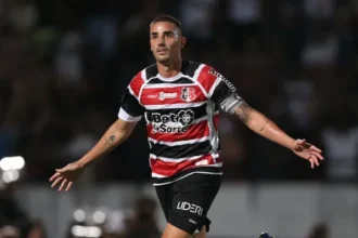 Thiago Galhardo critica direção do Santa Cruz, faz paralelo com o Vasco e admite pensar em parar de jogar