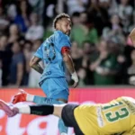 Flamengo assegura Brasileirão; Internacional sofre nova goleada e segue ameaçado