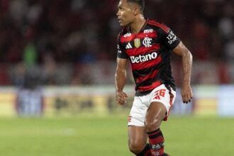 Alex Sandro celebra título e afirma que Flamengo “não deve nada” a clubes da Europa