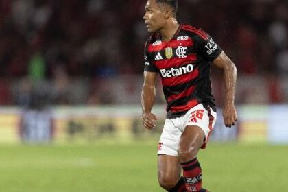 Alex Sandro celebra título e afirma que Flamengo “não deve nada” a clubes da Europa