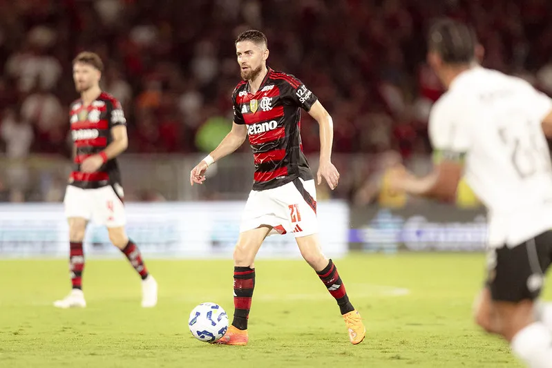 Jorginho supera lesões, adapta-se rapidamente e torna-se peça-chave no título brasileiro do Flamengo