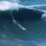 Carlos Burle relata apuro em onda gigante em Nazaré e diz ter vivido “pior caldo” da carreira