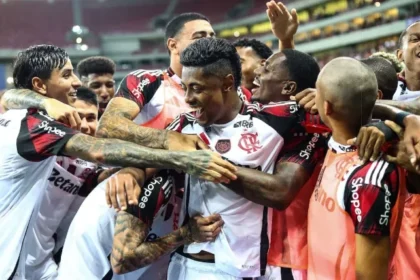 Flamengo iguala número de títulos nacionais do Palmeiras e pode assumir liderança em janeiro