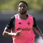 Vasco renova contrato de Jair até 2026, com opção de mais um ano